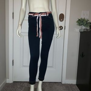 🌸 CHARLOTTE RUSSE DENIM JEGGING JEAN! 🌸